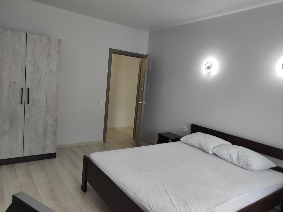 2 Комнатная С Новым Ремонтом, Кондиционером, В Самом Центре Rivne Exterior foto